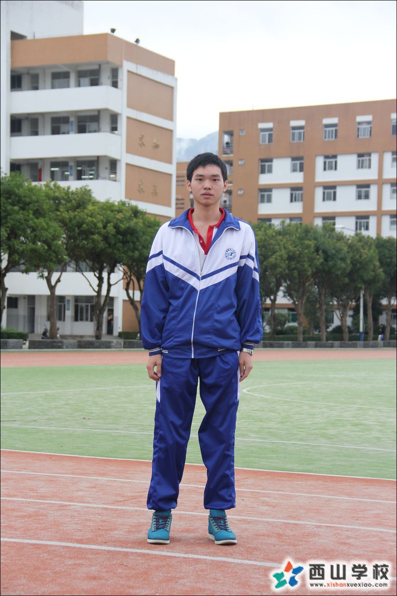 福建西山学校2014年高中部高三(4)班陶昆挂历照