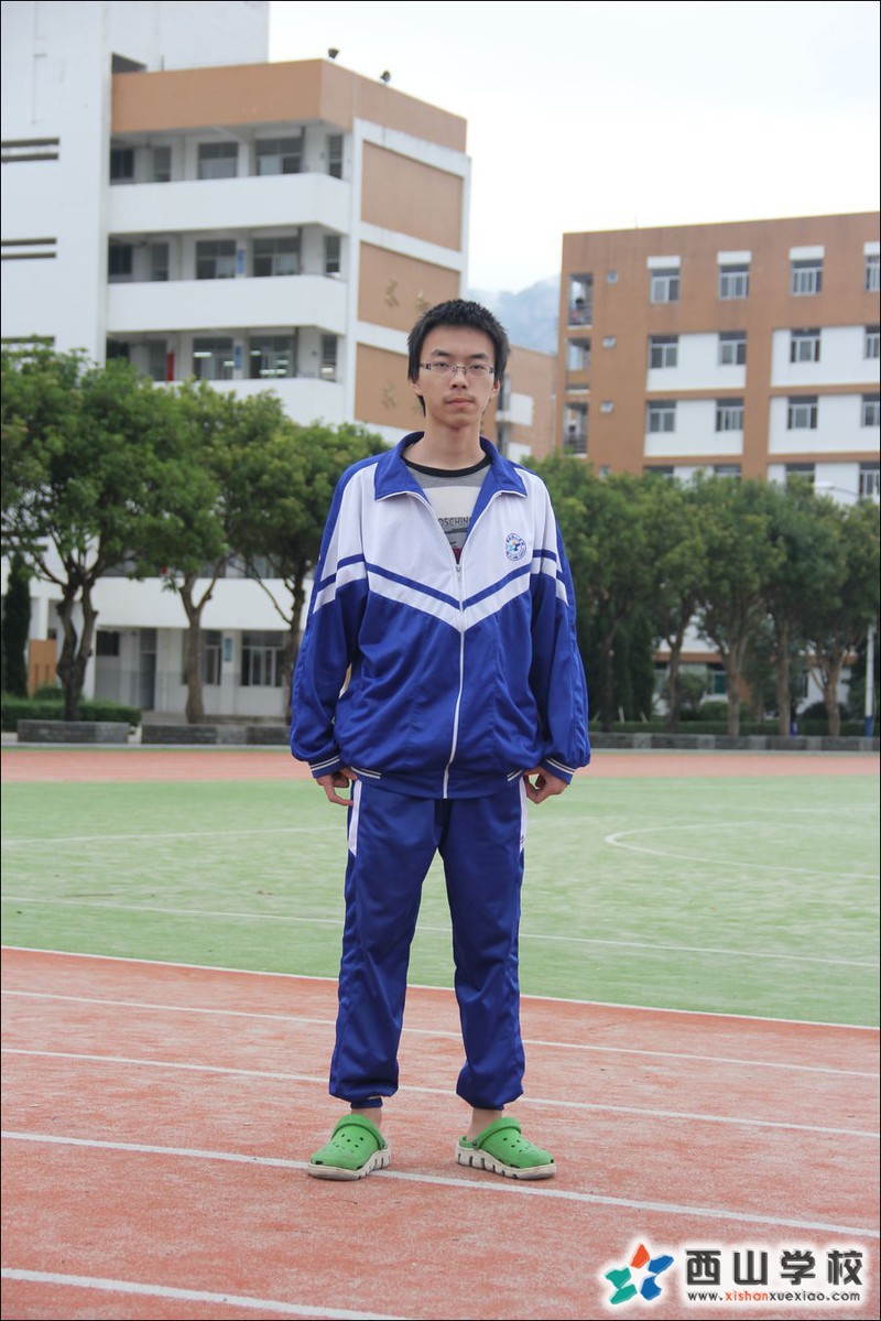 福建西山学校2014年高中部高三(4)班肖拱津挂历照