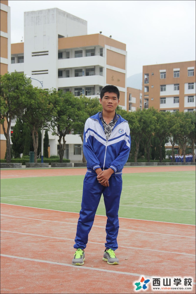 福建西山学校2014年高中部高二(14)班周英坡挂历照