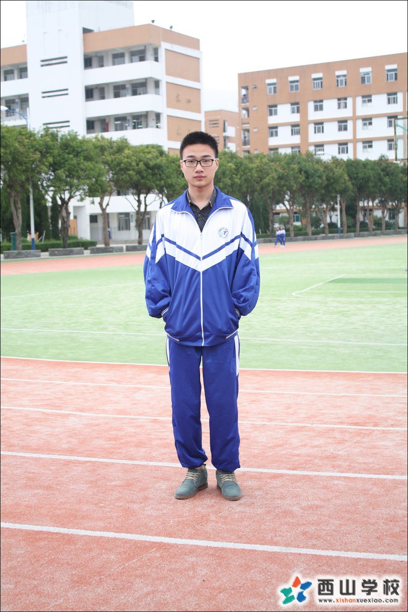 福建西山学校2014年高中部高二(15)班陈文登挂历照