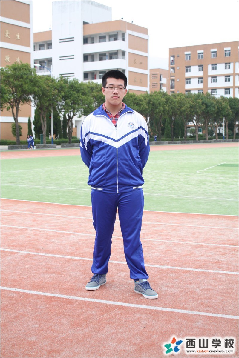福建西山学校2014年高中部高二(15)班黄经韬挂历照