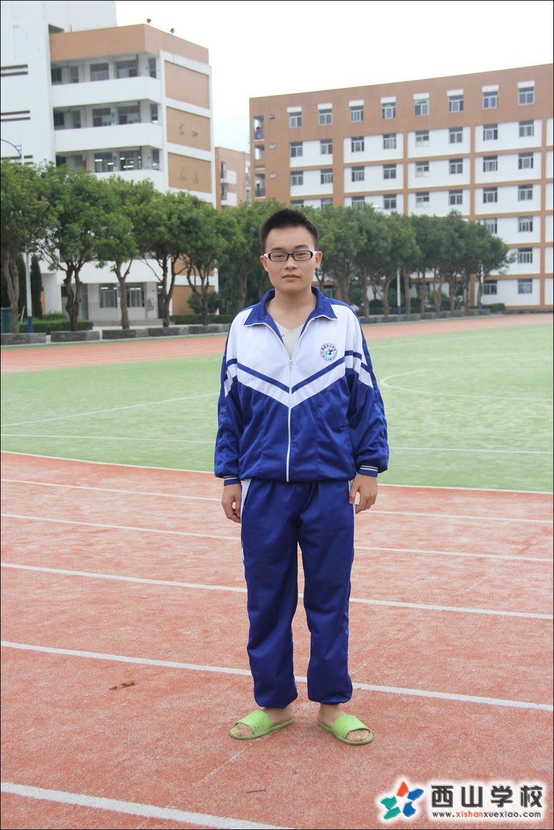 福建西山学校2014年高中部高三(8)班刘明洋挂历照