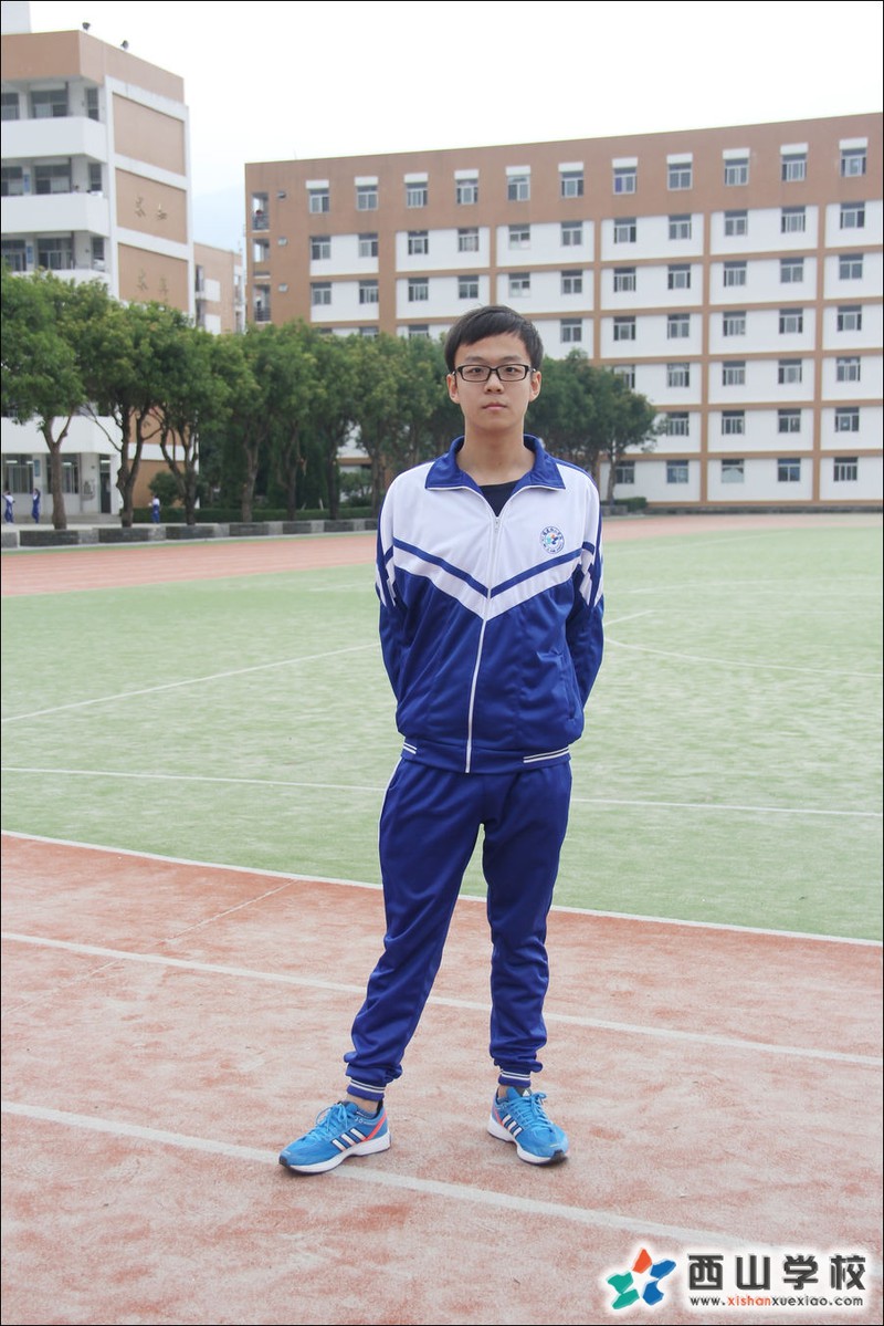 福建西山学校2014年高中部高三(6)班李熙腾挂历照