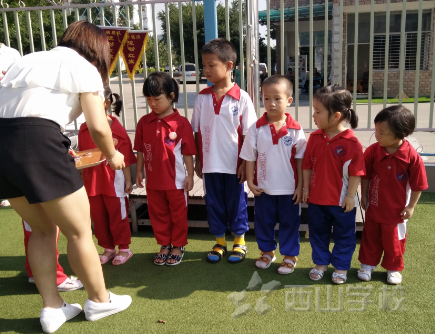 安全教育我知道 不被欺负有办法 --西山学校幼儿园开学第三周升旗仪式